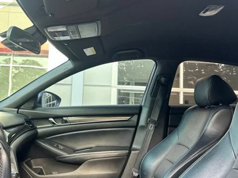 Used 2018 Honda Accord Sport image 9