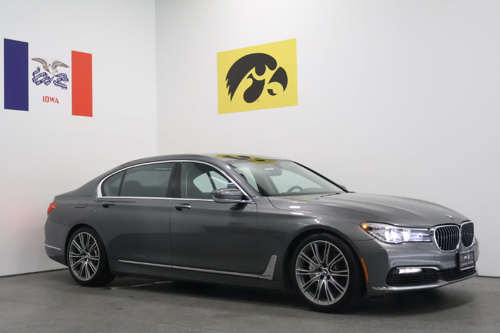 Used 2018 BMW 740i RWD image 1