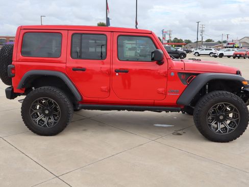 Used 2024 Jeep Wrangler Unlimited AWD/4WD image 4