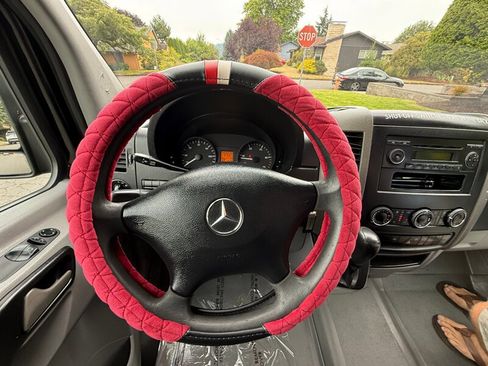 Used 2012 Mercedes-Benz Sprinter 2500 image 30