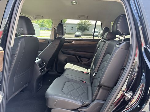 Used 2026 Volkswagen Atlas SE AWD/4WD image 14