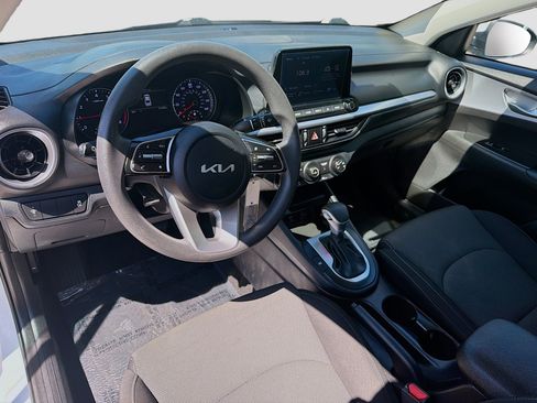Used 2023 Kia Forte LXS FWD image 9