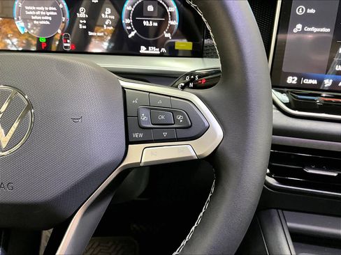 New 2026 Volkswagen Tiguan SE image 18