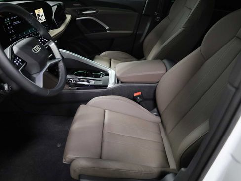 Certified 2025 Audi Q5 Premium Plus w/ Premium Plus AWD/4WD image 5