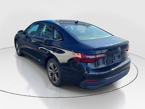 Used 2023 Volkswagen Jetta SE FWD image 4