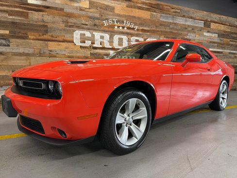 Used 2019 Dodge Challenger SXT image 11