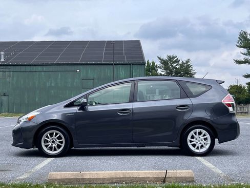 Used 2016 Toyota Prius V Two FWD image 5