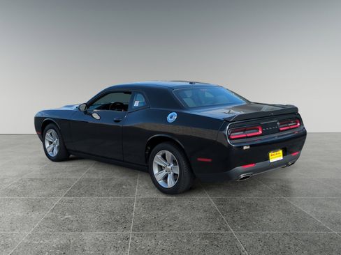 Used 2023 Dodge Challenger SXT image 6