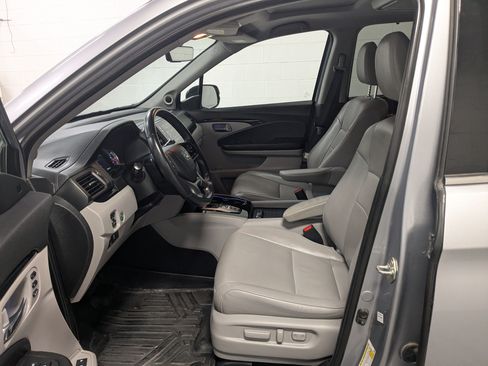 Used 2019 Honda Pilot Touring image 19
