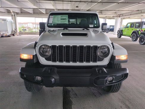 New 2025 Jeep Gladiator Sport image 3