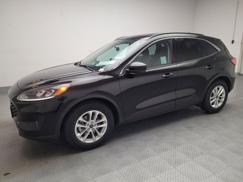 Used 2020 Ford Escape SE image 2