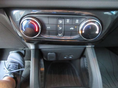 Certified 2025 Chevrolet TrailBlazer LT FWD image 30