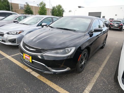 Used 2015 Chrysler 200 Limited w/ Convenience Group FWD image 2