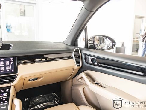 Used 2022 Porsche Cayenne image 40