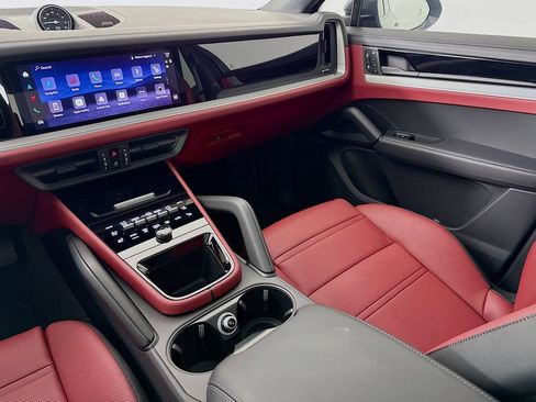 New 2026 Porsche Cayenne Coupe AWD/4WD image 26
