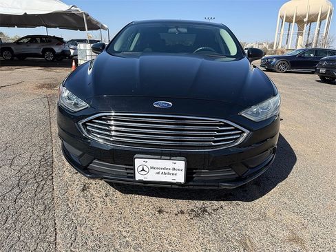 Used 2018 Ford Fusion SE w/ Fusion SE Technology Package image 2