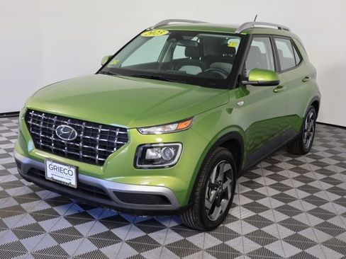 Used 2023 Hyundai Venue SEL w/ Cargo Package image 4