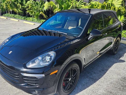 Used 2017 Porsche Cayenne AWD/4WD image 6