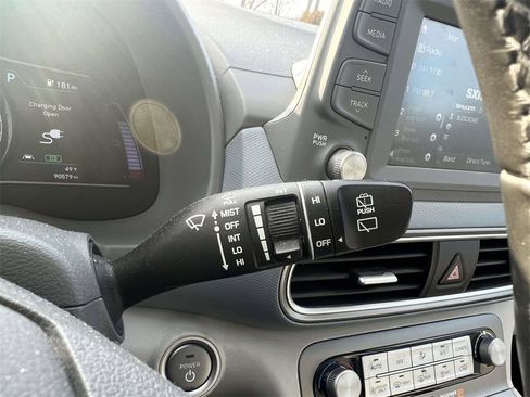 Used 2019 Hyundai Kona Limited w/ Cargo Package image 24