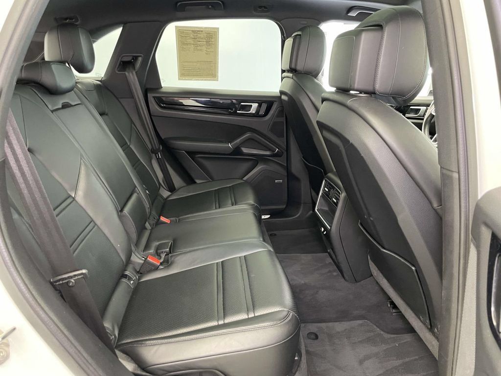 Certified 2023 Porsche Cayenne AWD/4WD image 22
