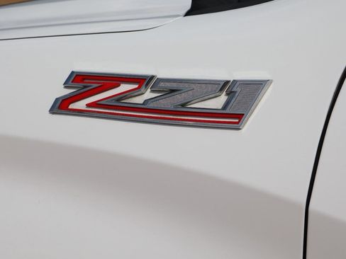 Used 2021 Chevrolet Silverado 1500 LT Trail Boss w/ Convenience Package II AWD/4WD image 11