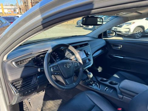 Used 2016 Toyota Avalon Touring image 11