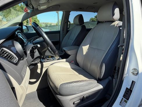 Used 2016 Kia Sedona EX FWD image 10