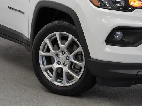 Certified 2024 Jeep Compass Latitude w/ Sun and Sound Group AWD/4WD image 4