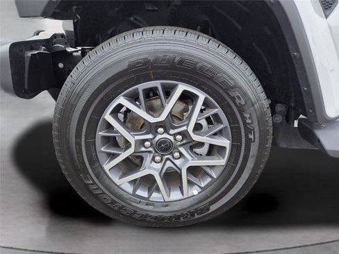 Certified 2026 Jeep Wrangler Unlimited Sahara AWD/4WD image 35