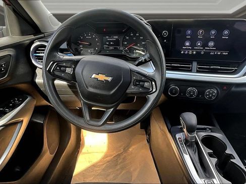 Used 2024 Chevrolet Trax LS w/ LS Convenience Package FWD image 8