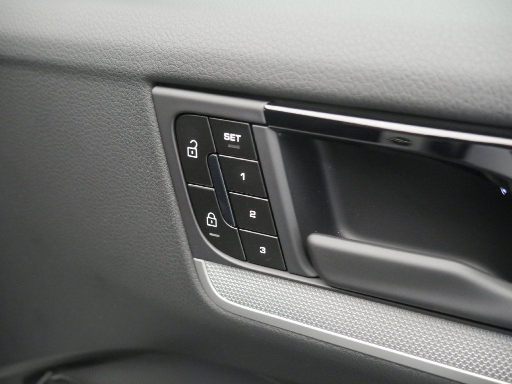 Certified 2026 Porsche Cayenne AWD/4WD image 28