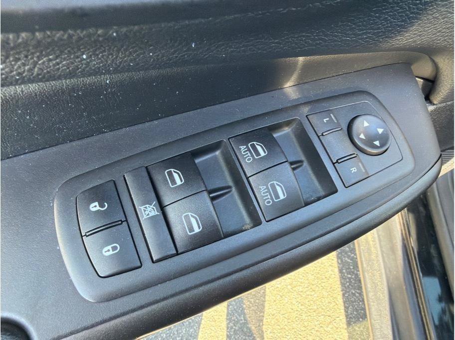 Used 2020 Jeep Cherokee Trailhawk w/ Technology Group AWD/4WD image 10