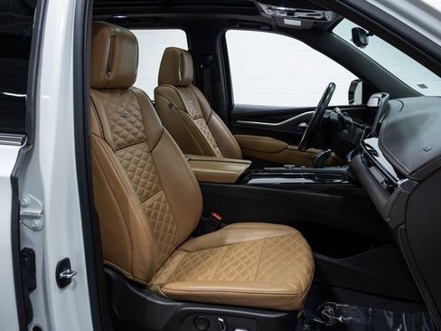 Used 2022 Cadillac Escalade Premium Luxury image 24