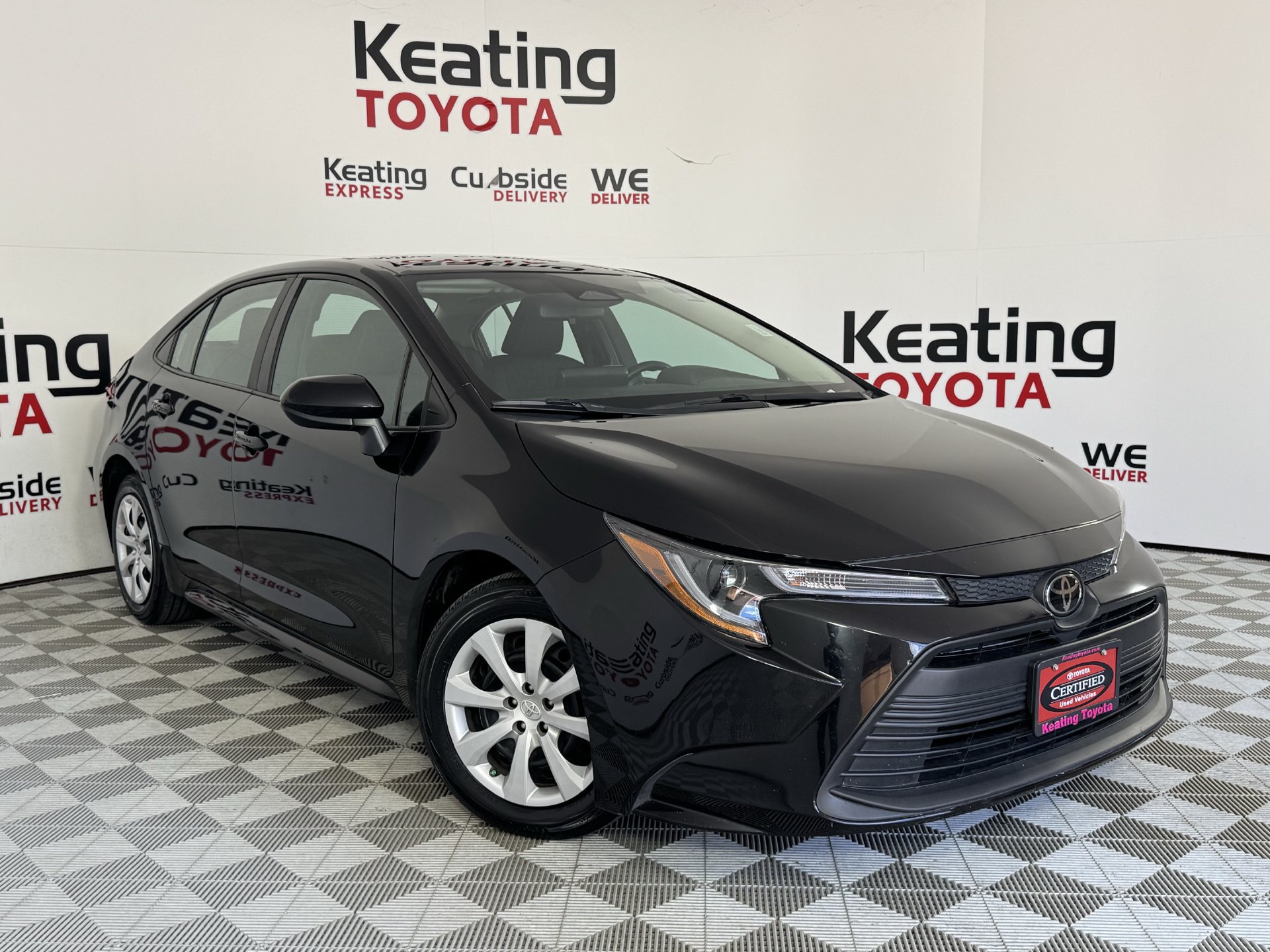 Certified 2025 Toyota Corolla LE FWD image 3