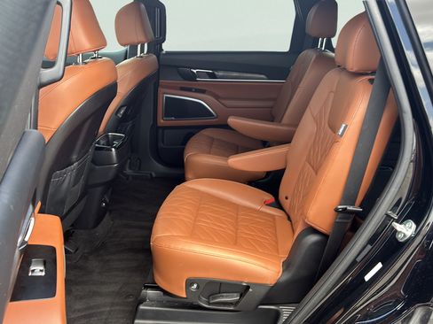 Used 2025 Kia Telluride AWD image 16