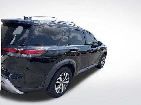 Used 2023 Nissan Pathfinder SL AWD/4WD image 2
