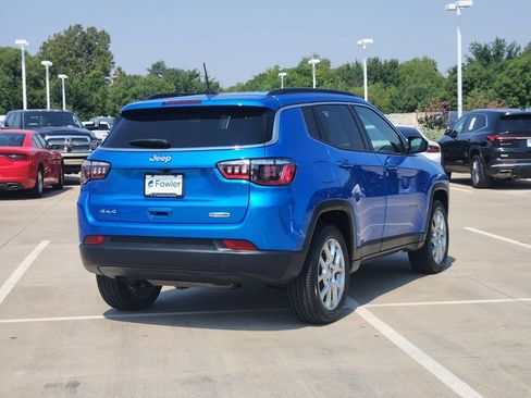 Used 2024 Jeep Compass Latitude AWD/4WD image 7