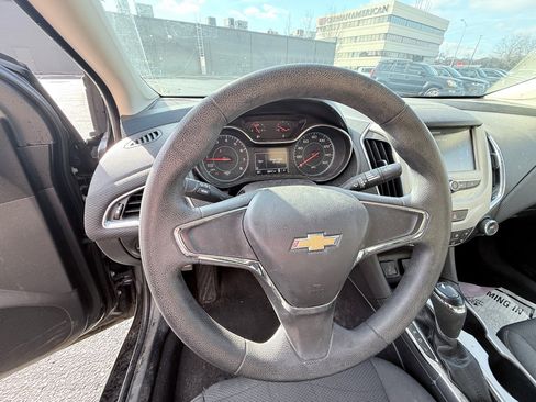 Used 2018 Chevrolet Cruze LS image 18