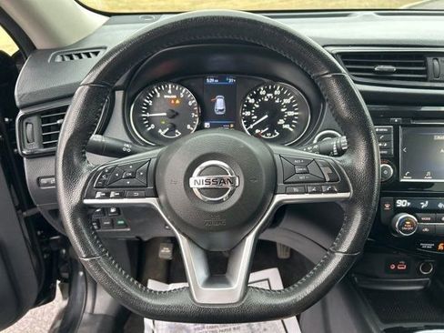 Used 2019 Nissan Rogue SV image 16