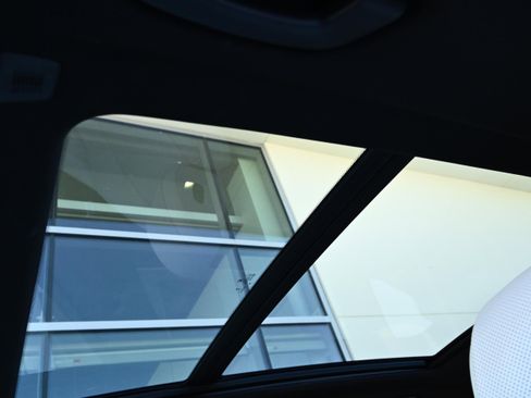 Certified 2024 BMW X5 xDrive50e w/ Premium Package image 25