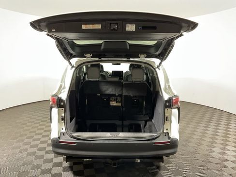 Used 2022 Toyota Sienna XLE FWD image 15