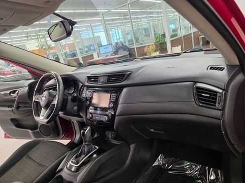 Used 2017 Nissan Rogue SV AWD/4WD image 8