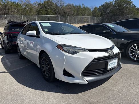 Used 2017 Toyota Corolla LE image 2