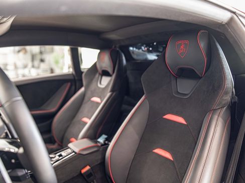 Used 2023 Lamborghini Huracan Sterrato image 19
