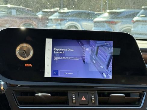 Used 2025 Lexus ES 300h w/ Premium Package image 10