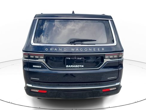 Used 2023 Jeep Grand Wagoneer L Series II w/ Premium Group II AWD/4WD image 5