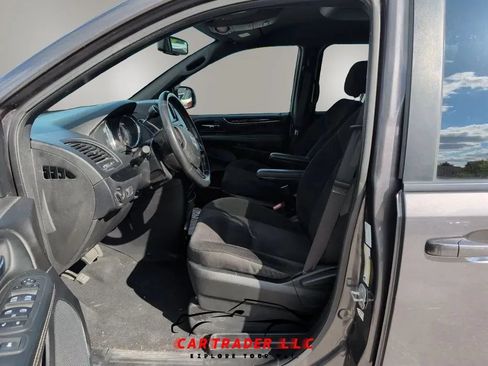 Used 2018 Dodge Grand Caravan SE FWD image 25