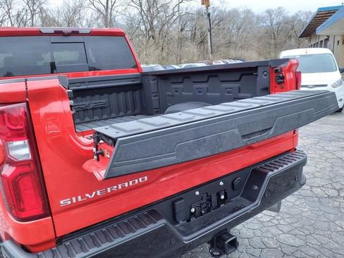 Used 2024 Chevrolet Silverado 2500 ZR2 w/ Technology Package image 30