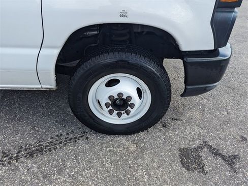 Used 2017 Ford E-350 and Econoline 350 Super Duty image 15