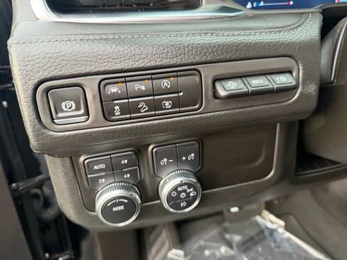 Used 2024 GMC Yukon Denali AWD/4WD image 19